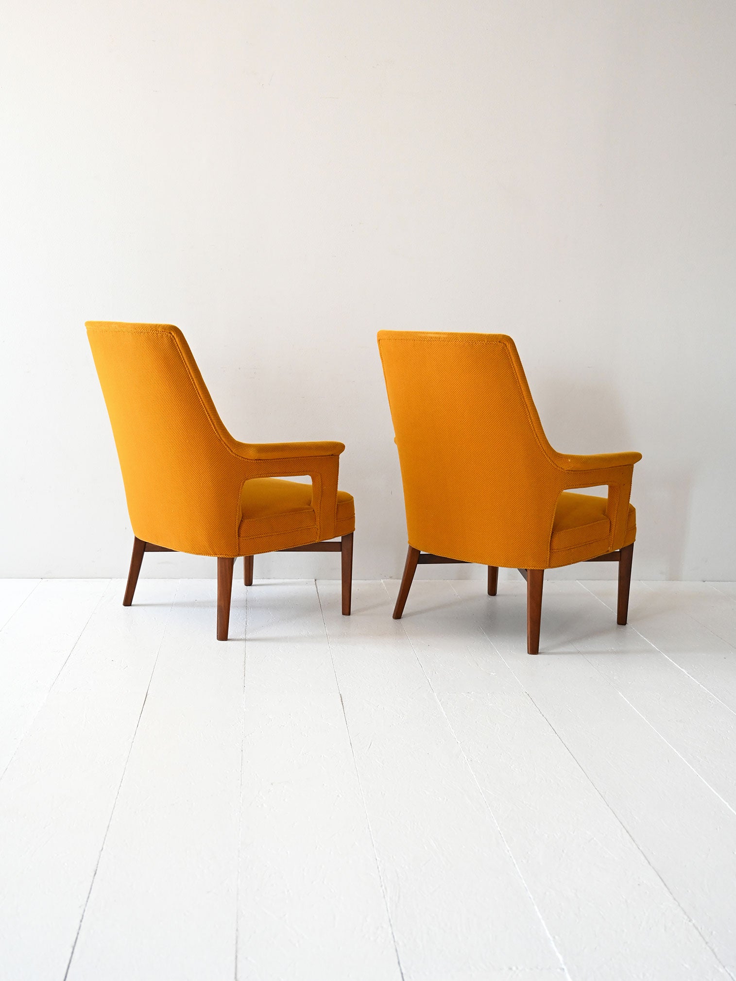 Coppia di poltroncine scandinave vintage anni '50 gialle 3