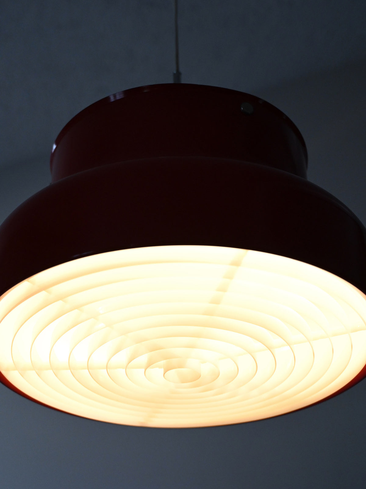 Lampada a sospensione “Bumling” rossa di Anders Pehrson 1