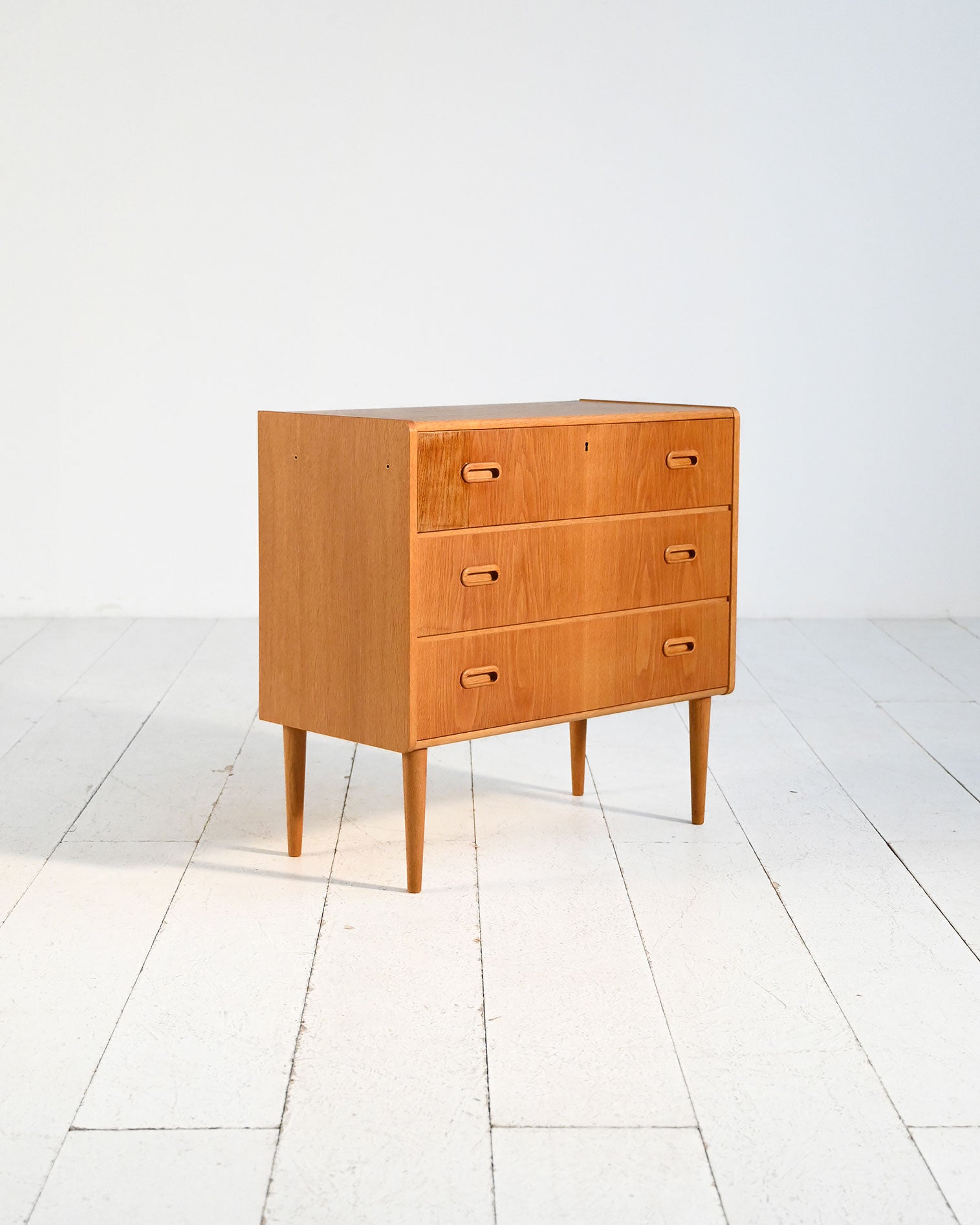 Cassettiera scandinava in rovere, anni ’60 3
