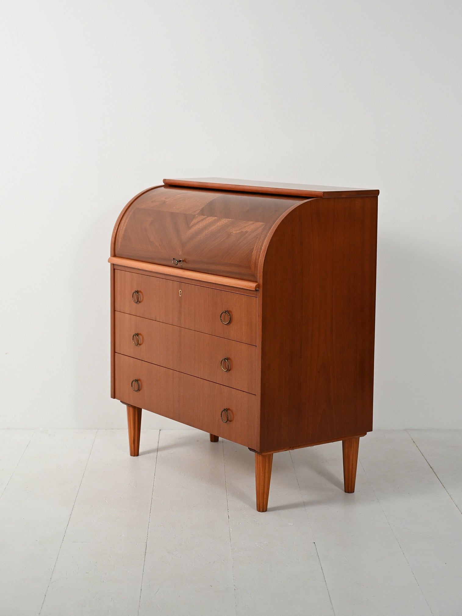 Secrétaire con gambe tornite decorate, anni ’50 4