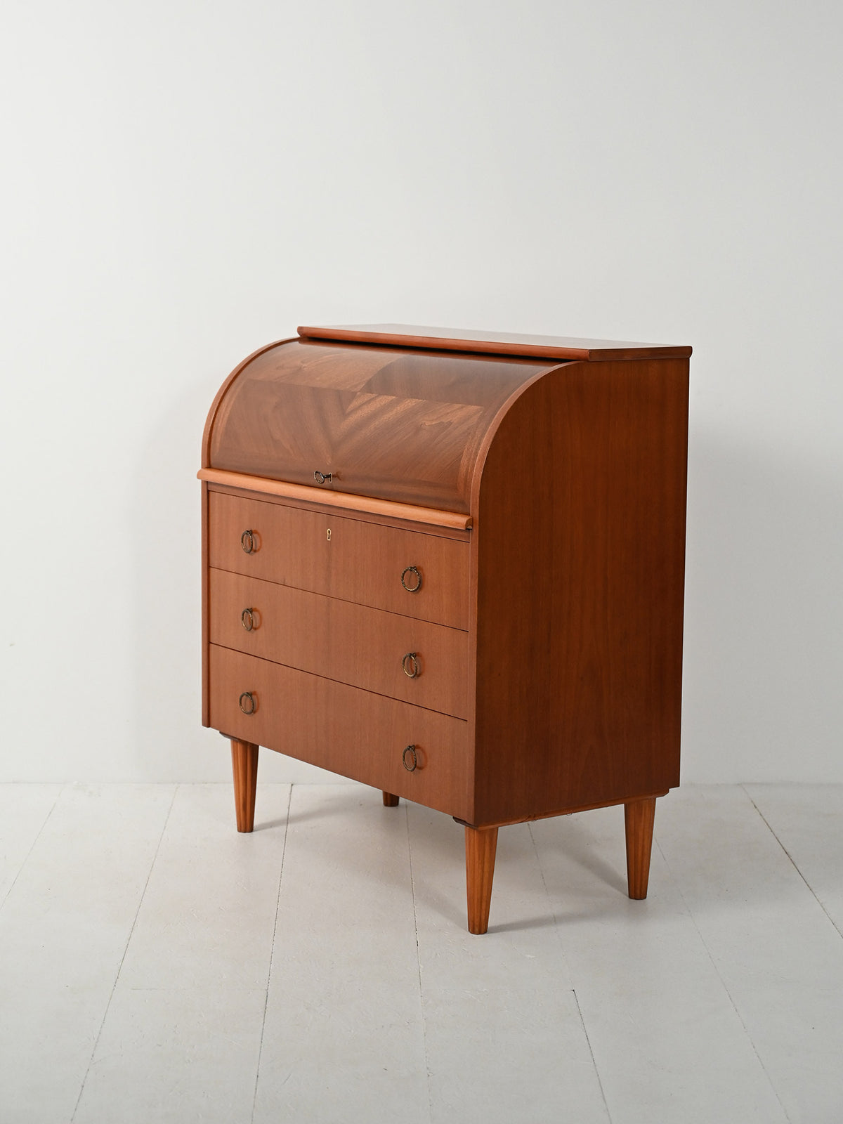 Secrétaire con gambe tornite decorate, anni ’50 4
