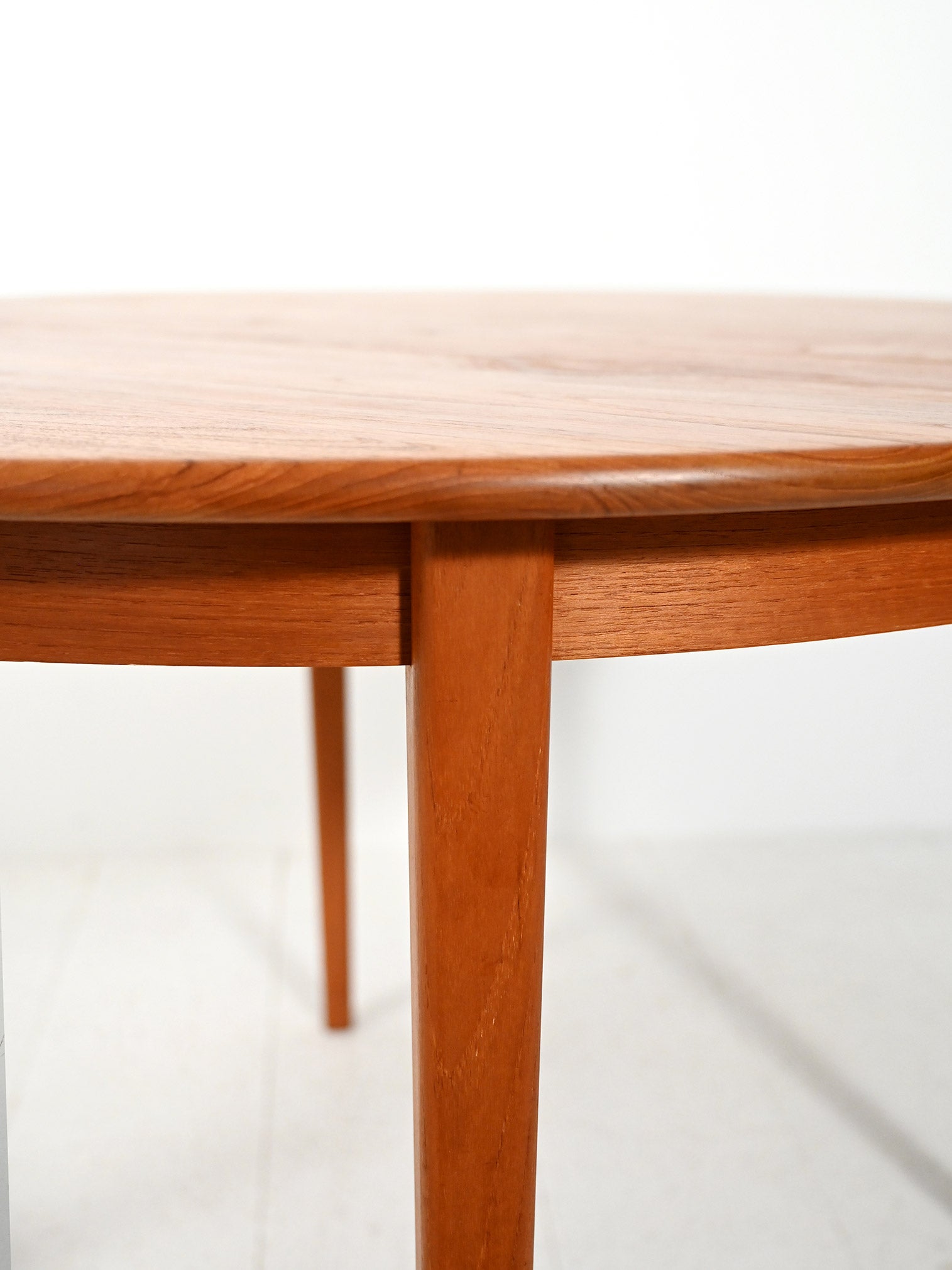 Tavolo rotondo allungabile in teak di Svante Skogh 4
