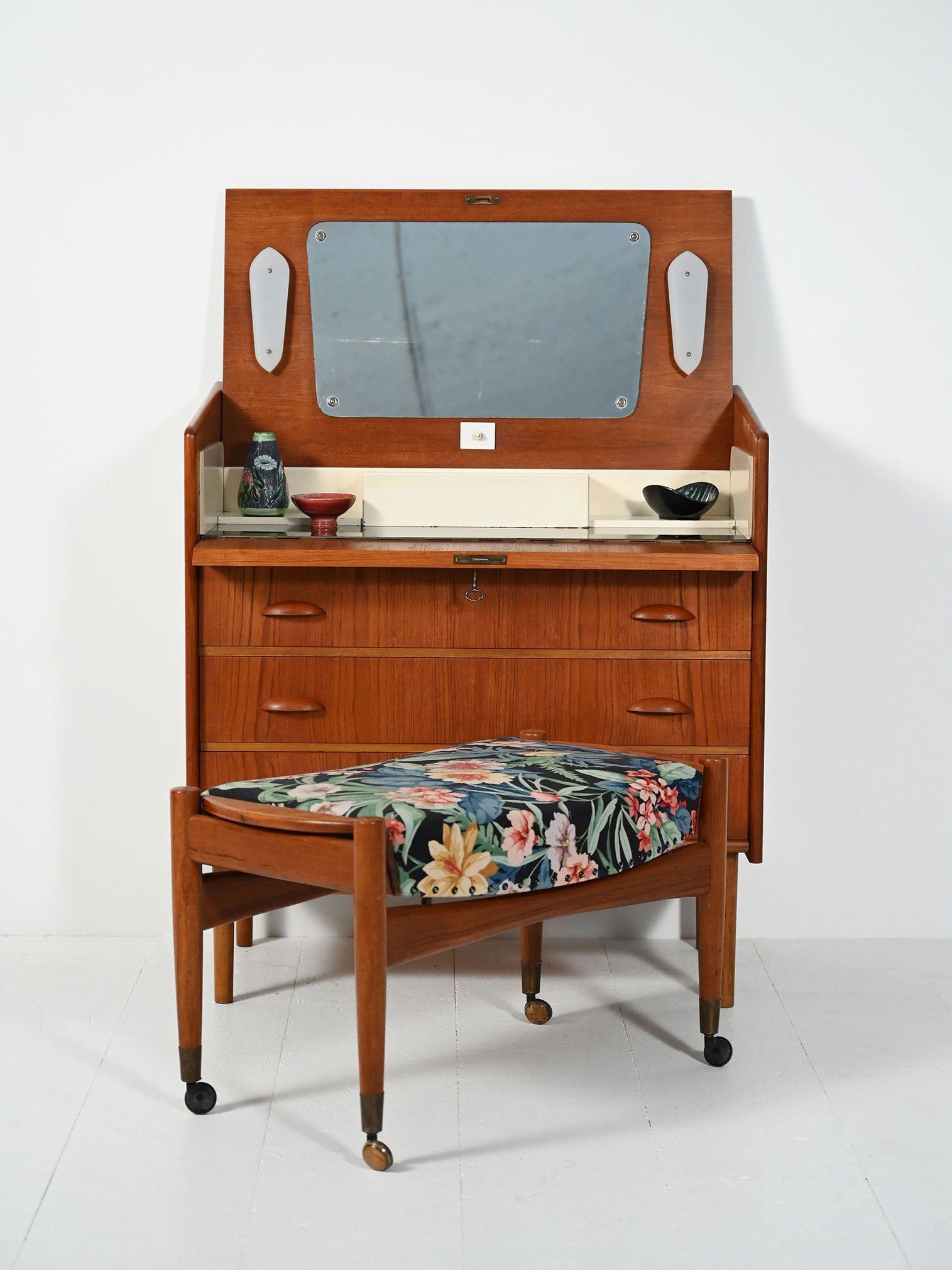 Toeletta con cassettiera scandinava in teak anni 50/60 2