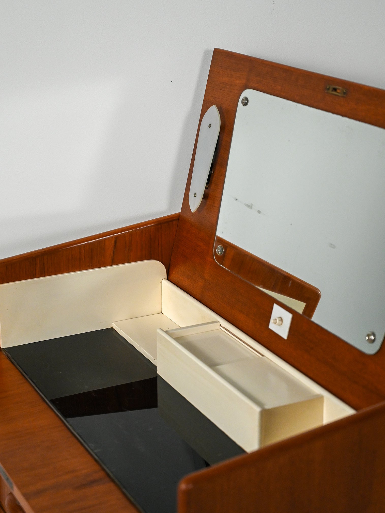 Toeletta con cassettiera scandinava in teak anni 50/60 8