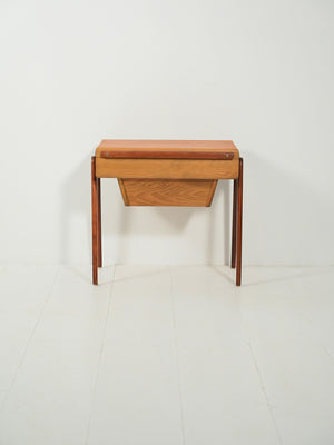 Tavolino portalana scandinavo in teak e rovere