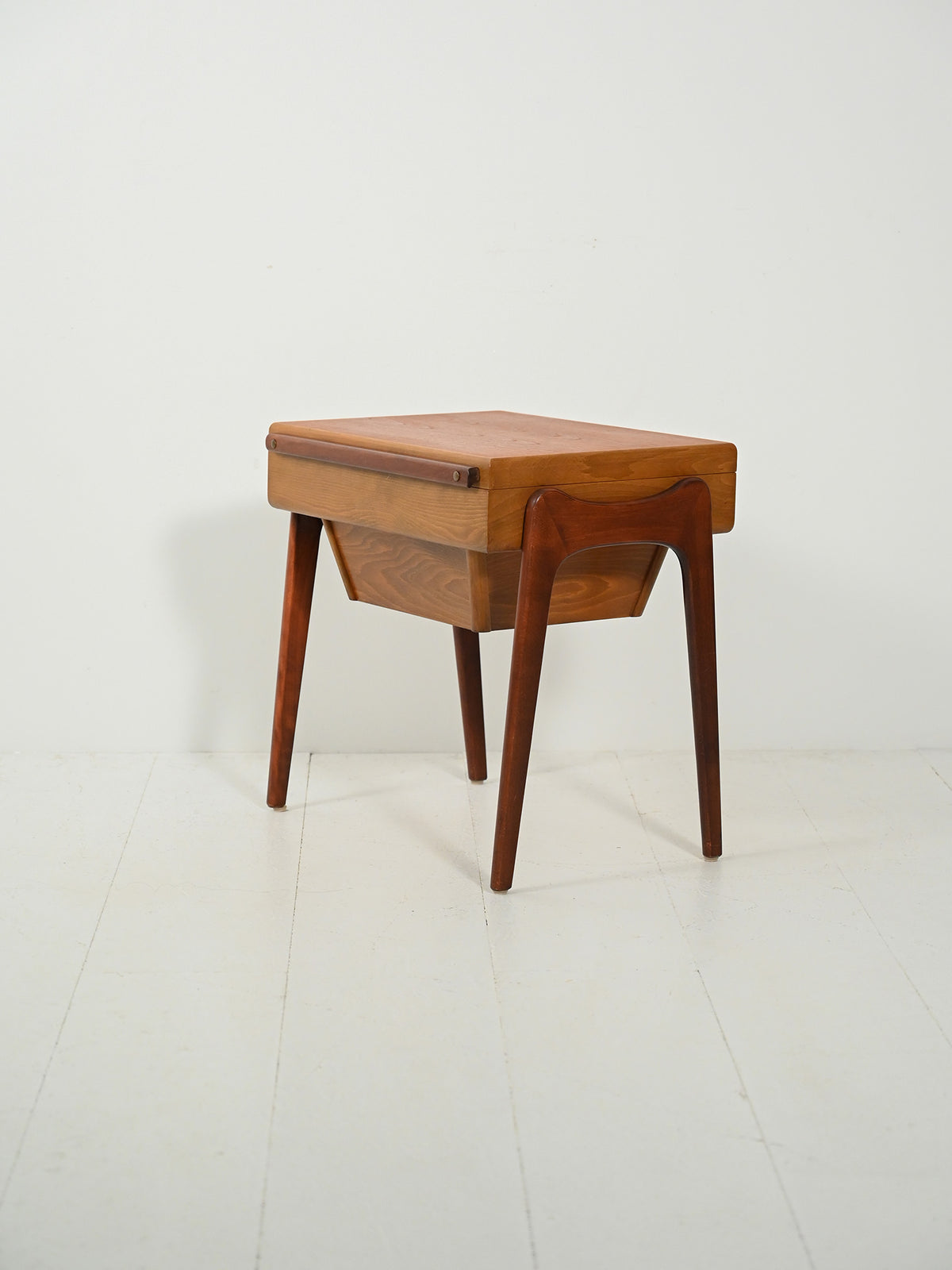 Tavolino portalana scandinavo in teak e rovere 4