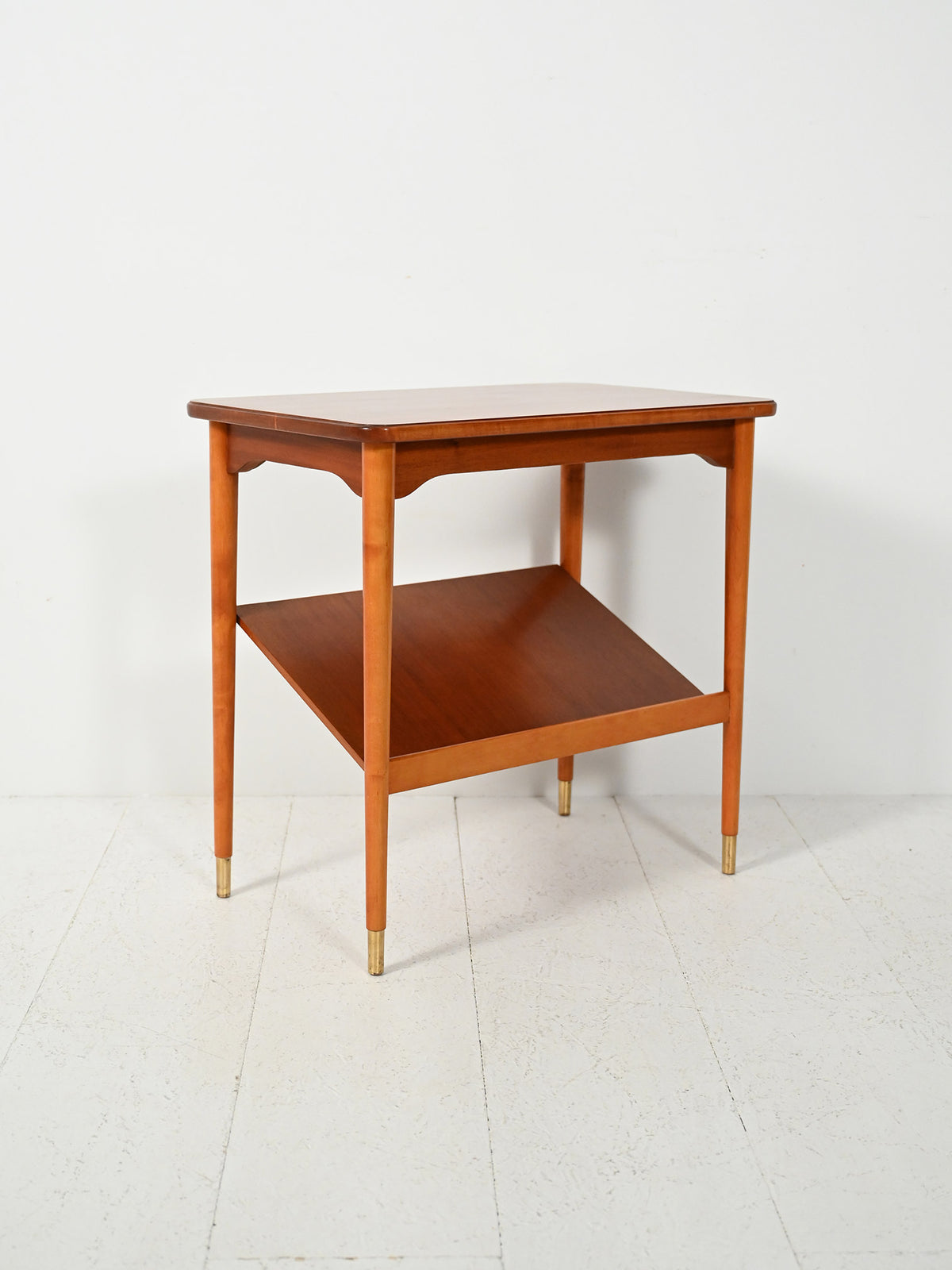 Coffee table scandinavo con mensola espositore 2