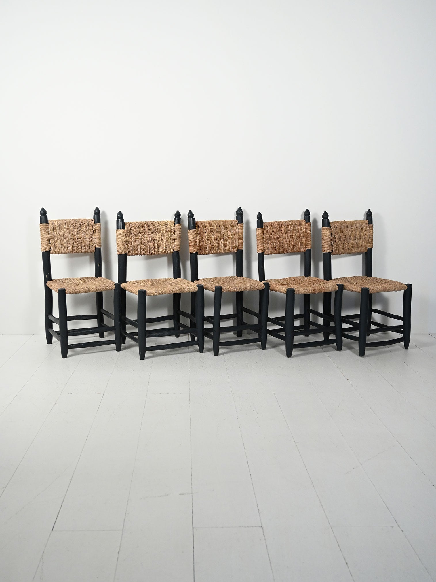 Set di cinque sedie marocchine in legno 1