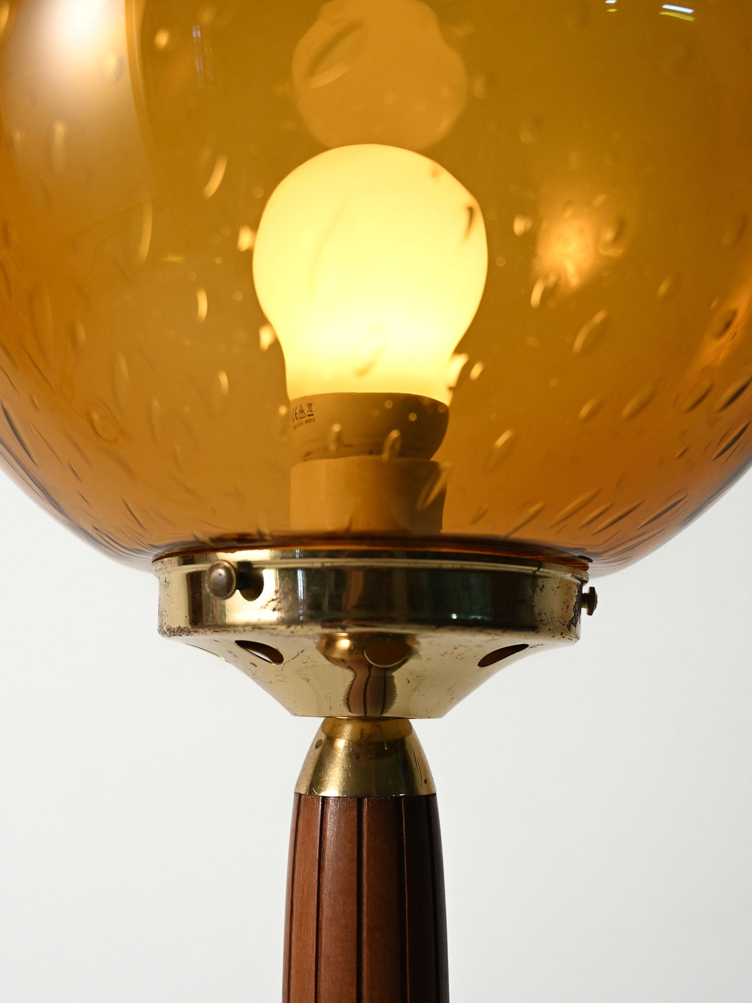 Lampada da terra teak e vetro color ambra 3