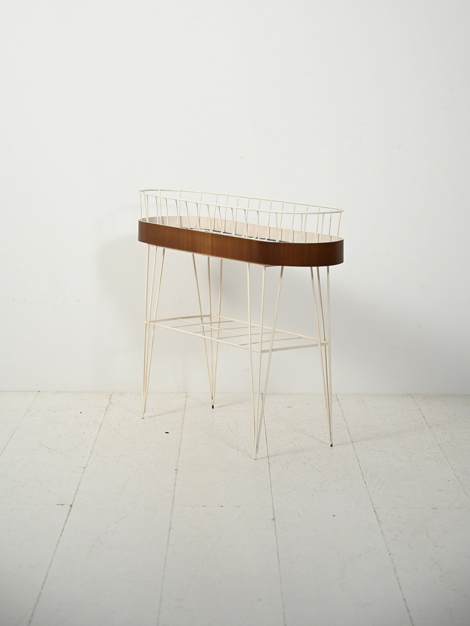 Portafiori scandinavo ovale in metallo e teak 3