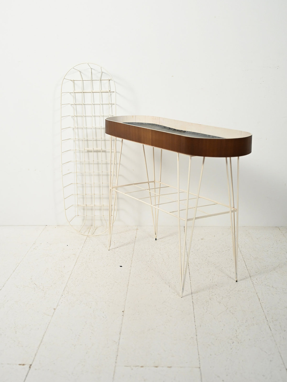 Portafiori scandinavo ovale in metallo e teak 4