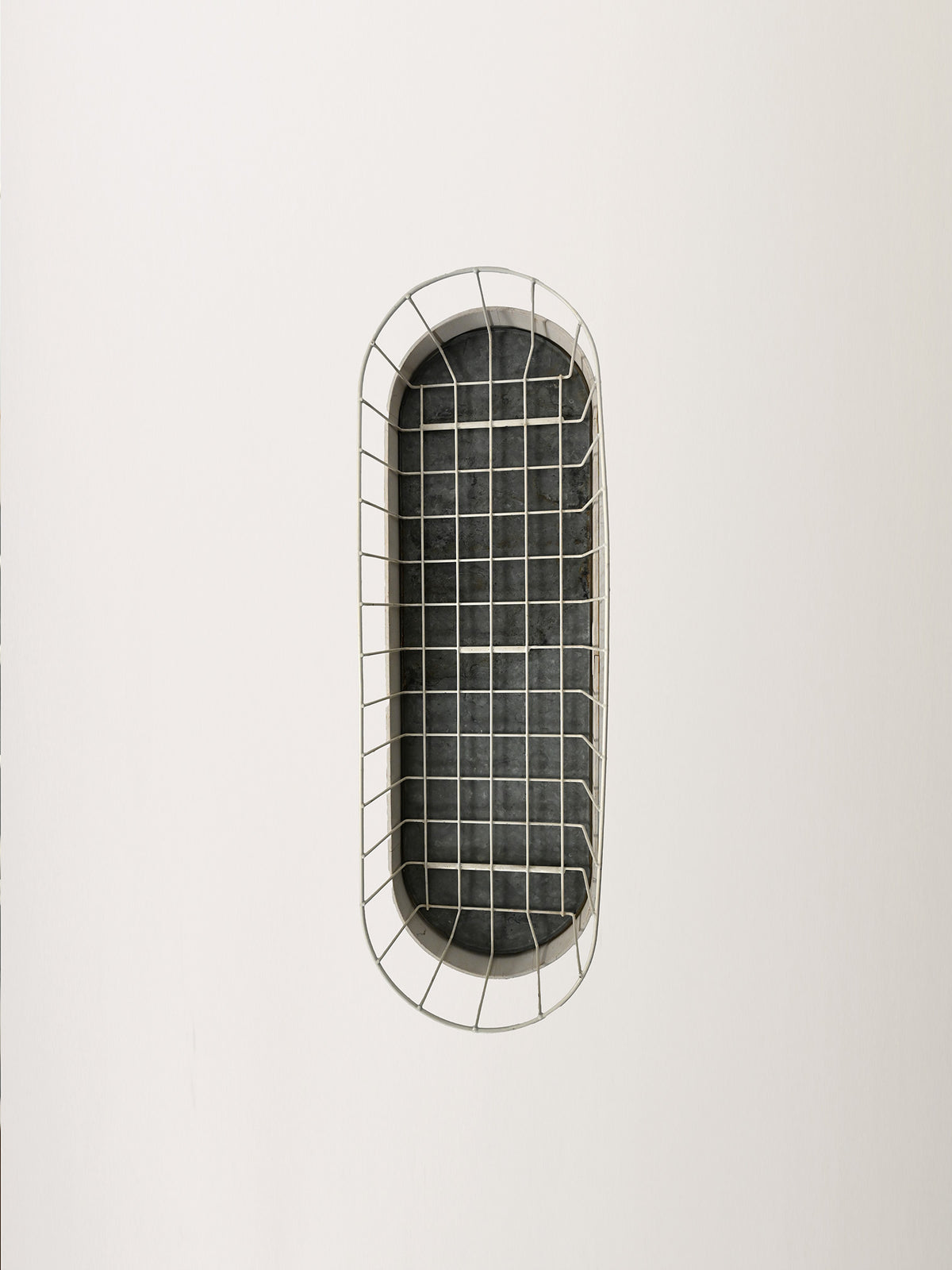 Portafiori scandinavo ovale in metallo e teak 7