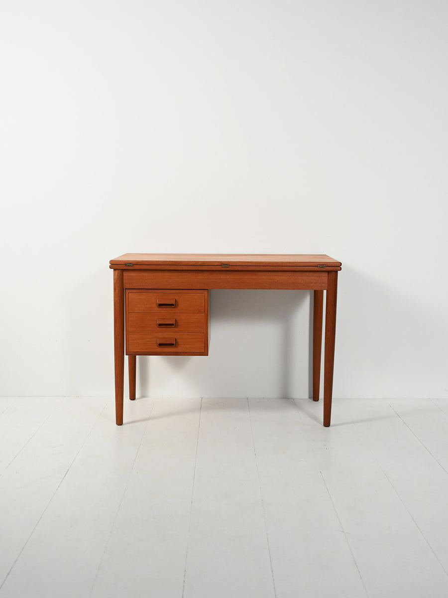 Scrivania scandinava di Børge Mogensen con piano “flip-top”
