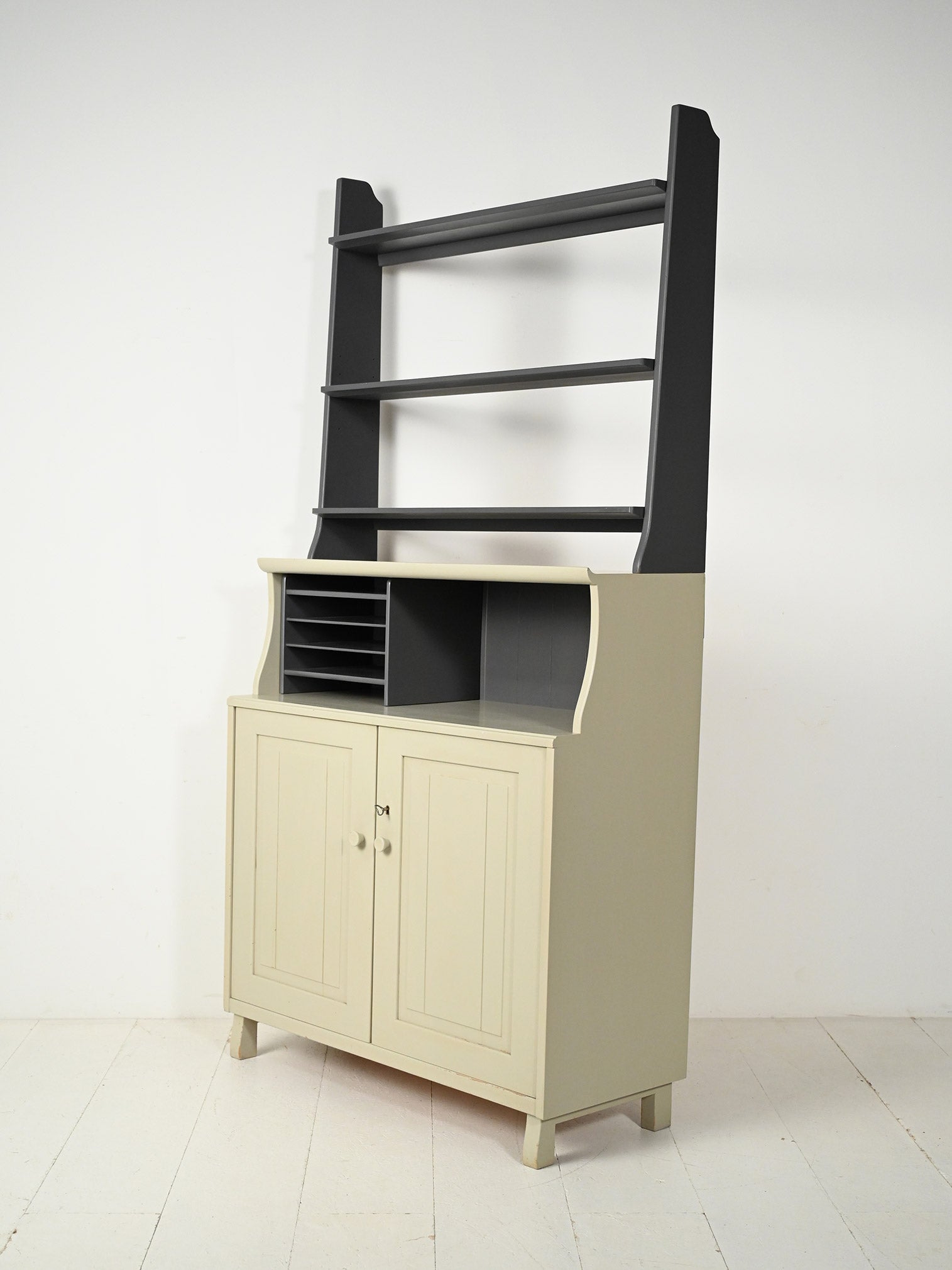 Cabinet con ripiani a vista “Visingsö” di Carl Malmsten per Svensk Fur, anni ’50 4