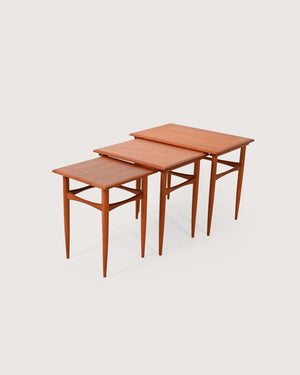 Tavolini ad incastro scandinavi anni 50–60 in teak