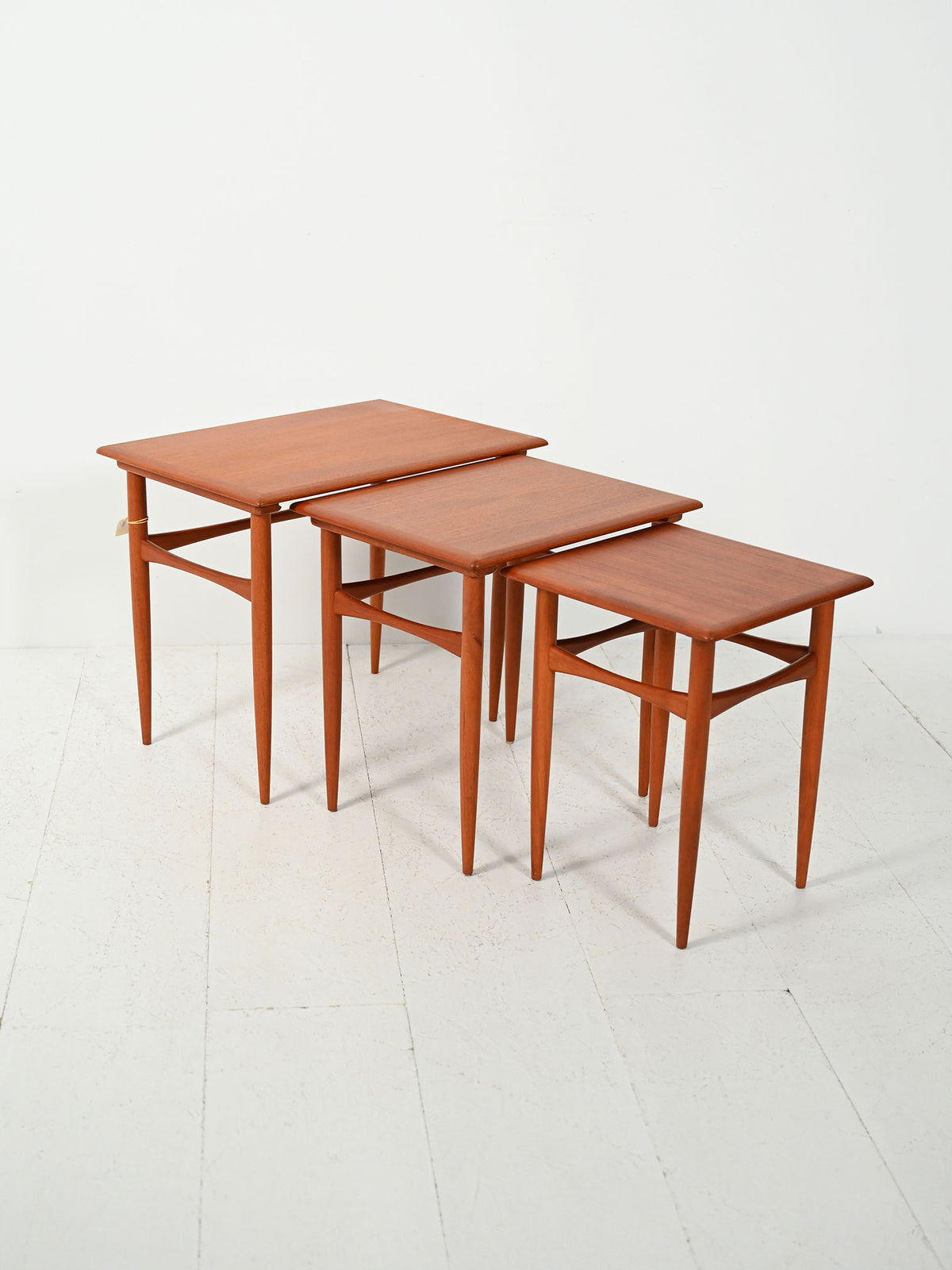 Tavolini ad incastro scandinavi anni 50–60 in teak 3