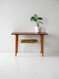 Coffee table scandinavo vintage in teak con mensola in ottone