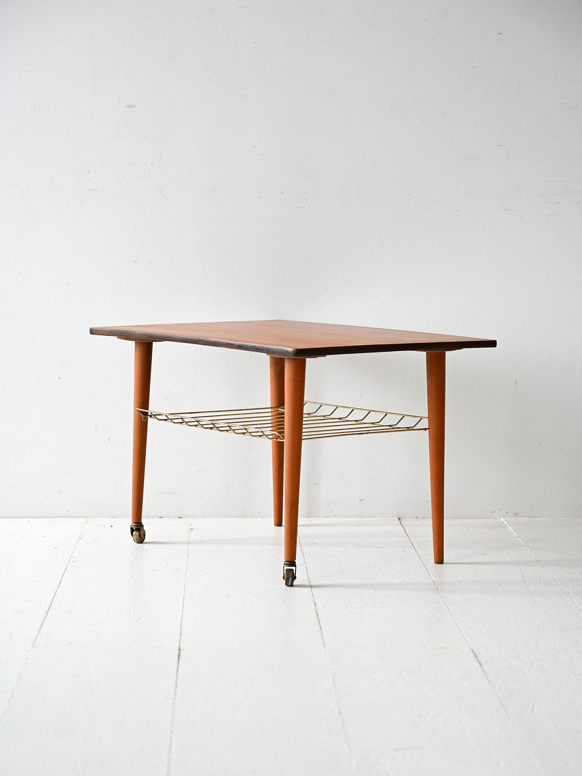 Coffee table scandinavo vintage in teak con mensola in ottone 3
