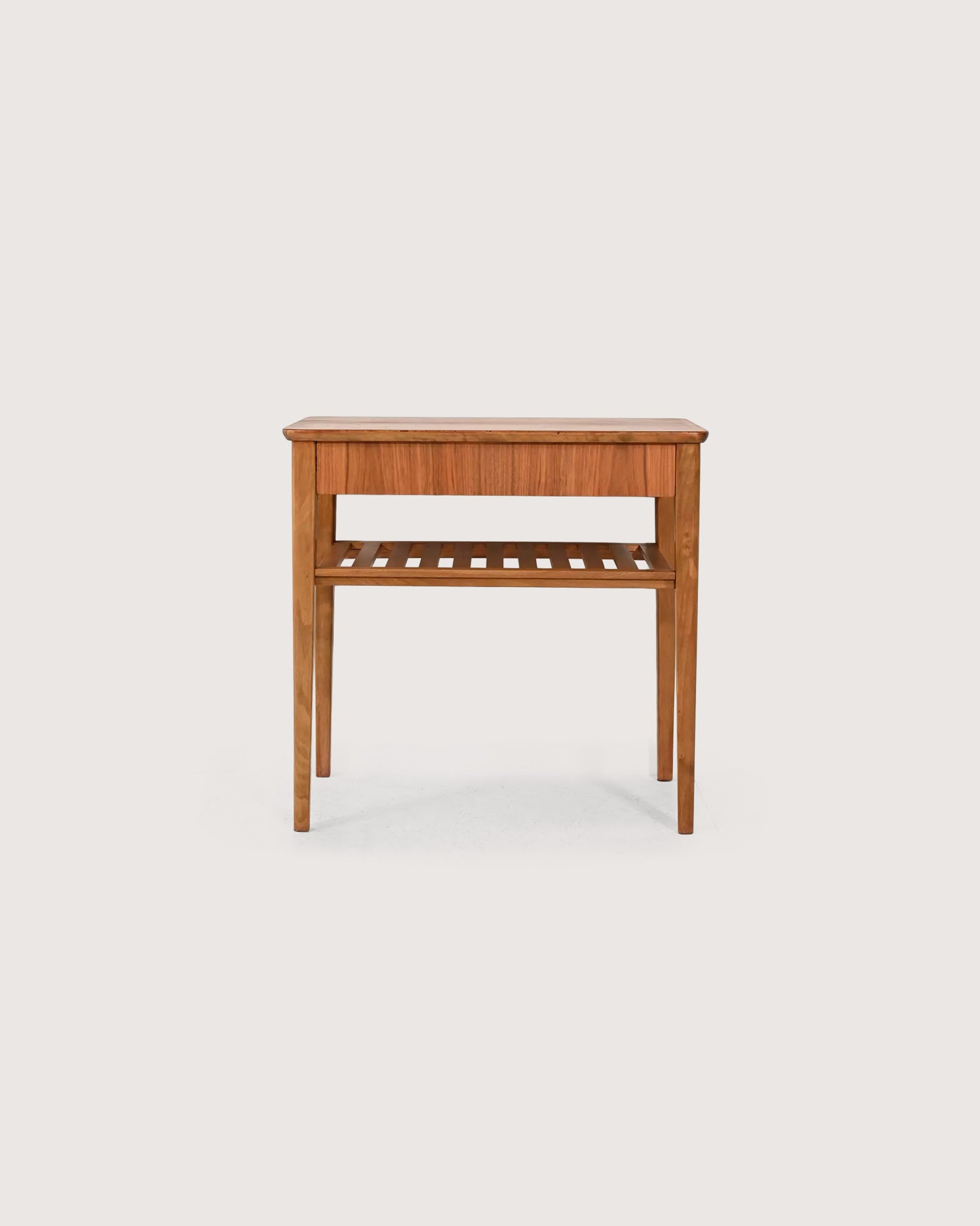 Comodino scandinavo con portariviste a listelli