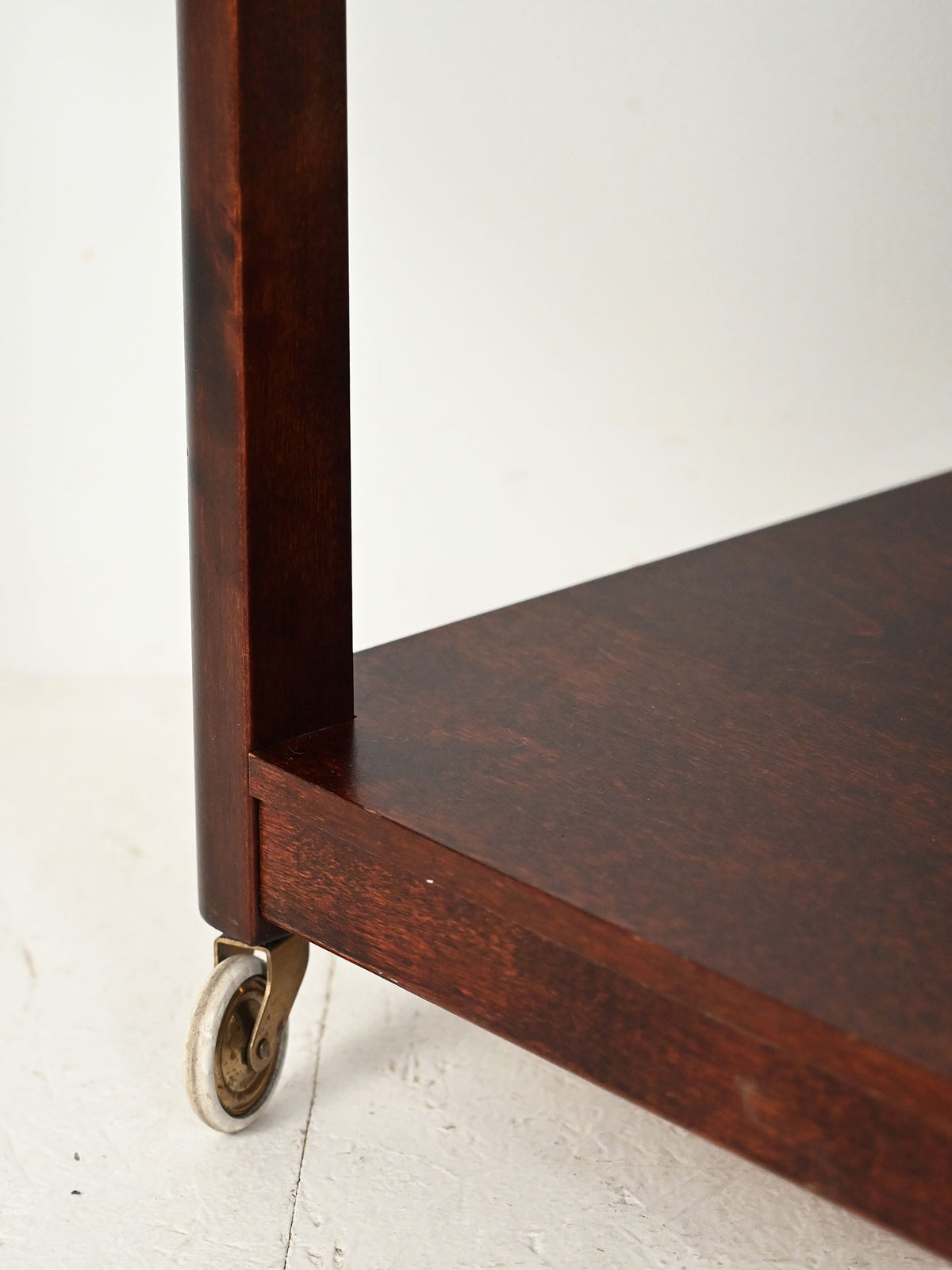 Carrello in mogano della serie “Stockholm Collection” 4
