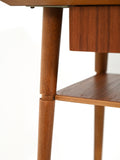 Comodino scandinavo in teak dalla silouhette allungata 5