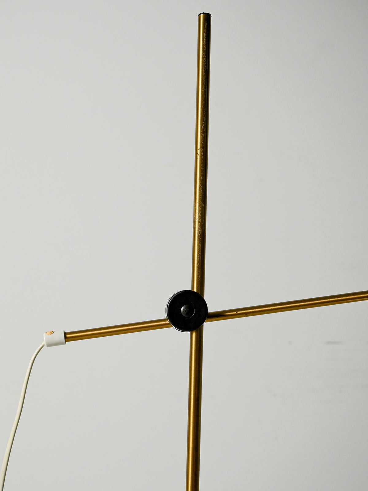 Lampada da terra scandinava in ottone con braccio regolabile 6
