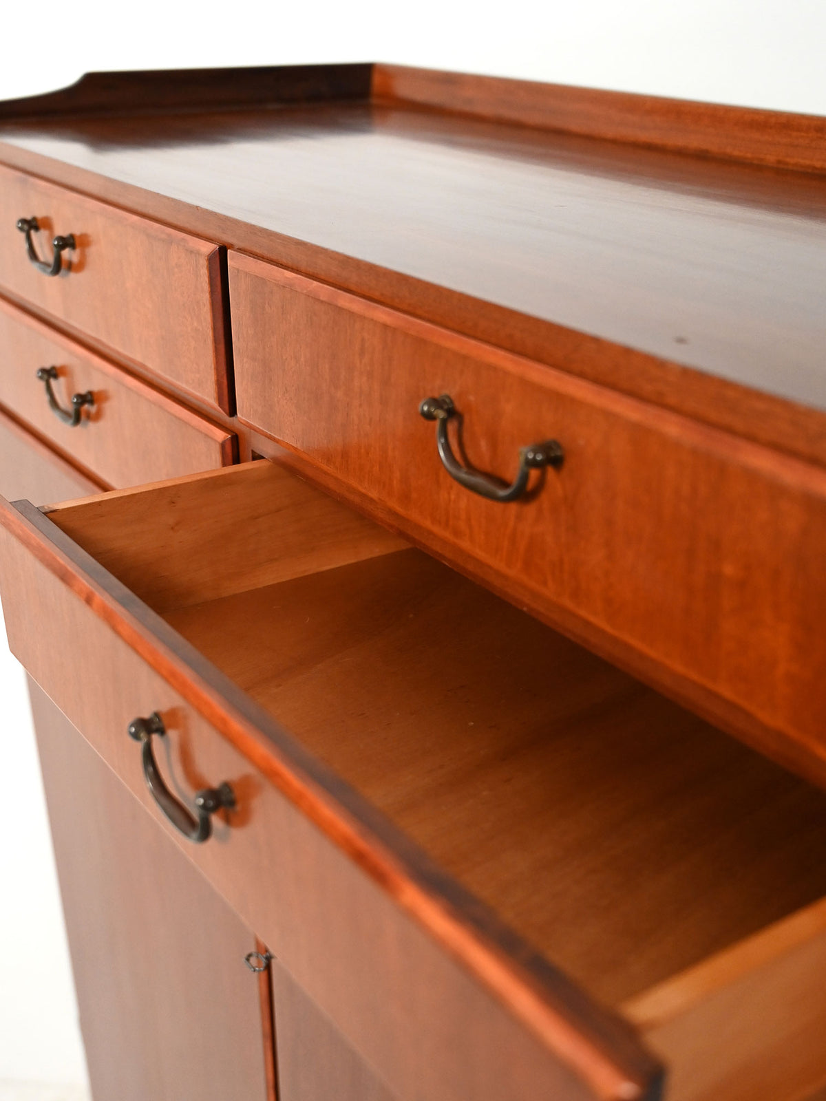 Cabinet scandinavo in mogano anni 50 7