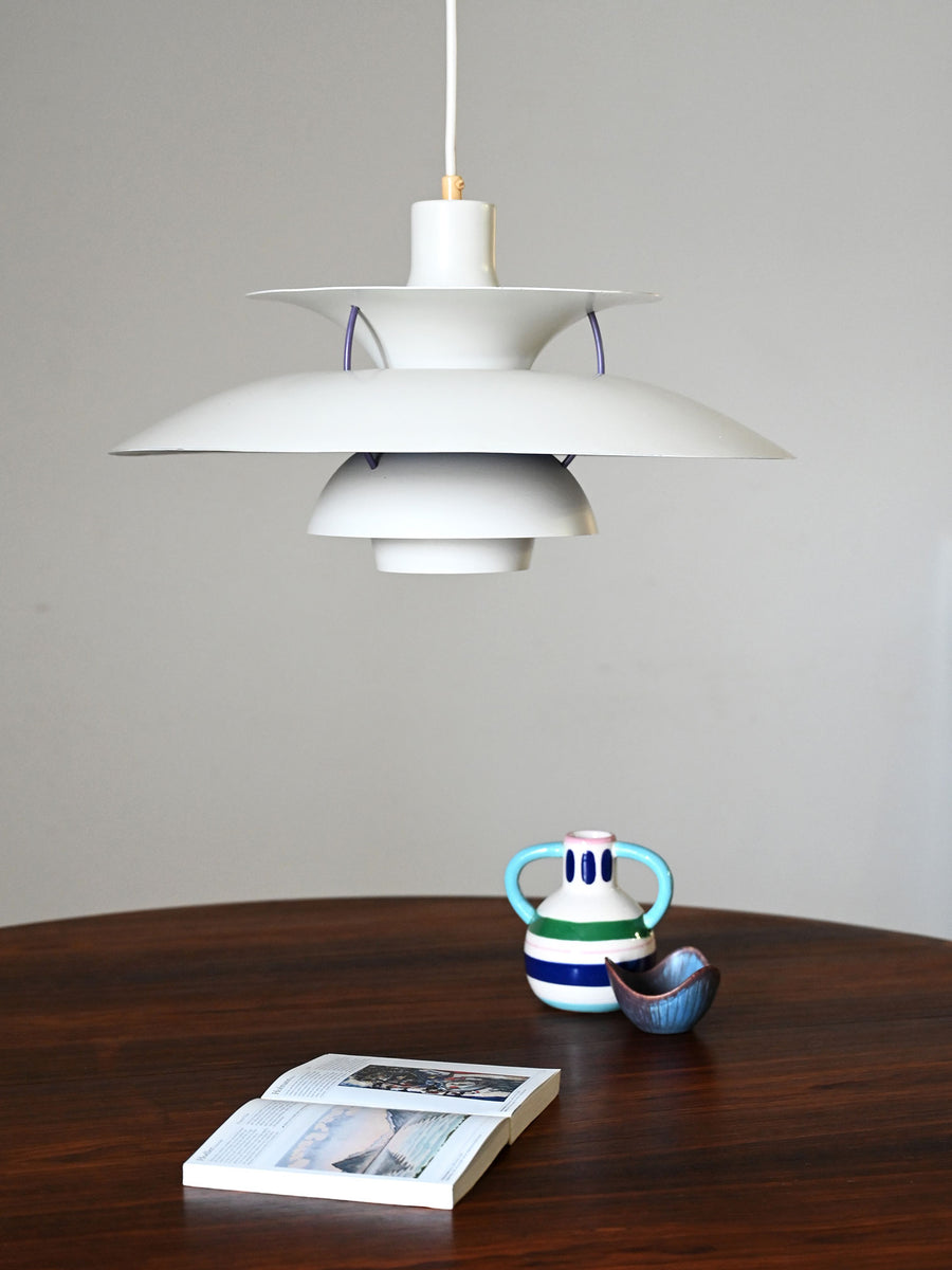 Lampada a sospensione “PH5” di Poul Henningsen per Louis Poulsen