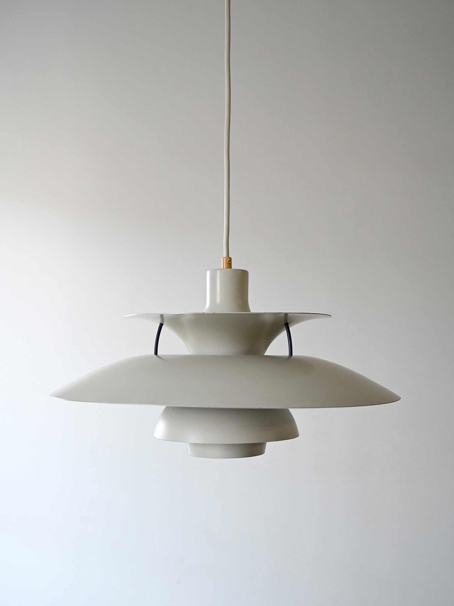 Lampada a sospensione “PH5” di Poul Henningsen per Louis Poulsen 2