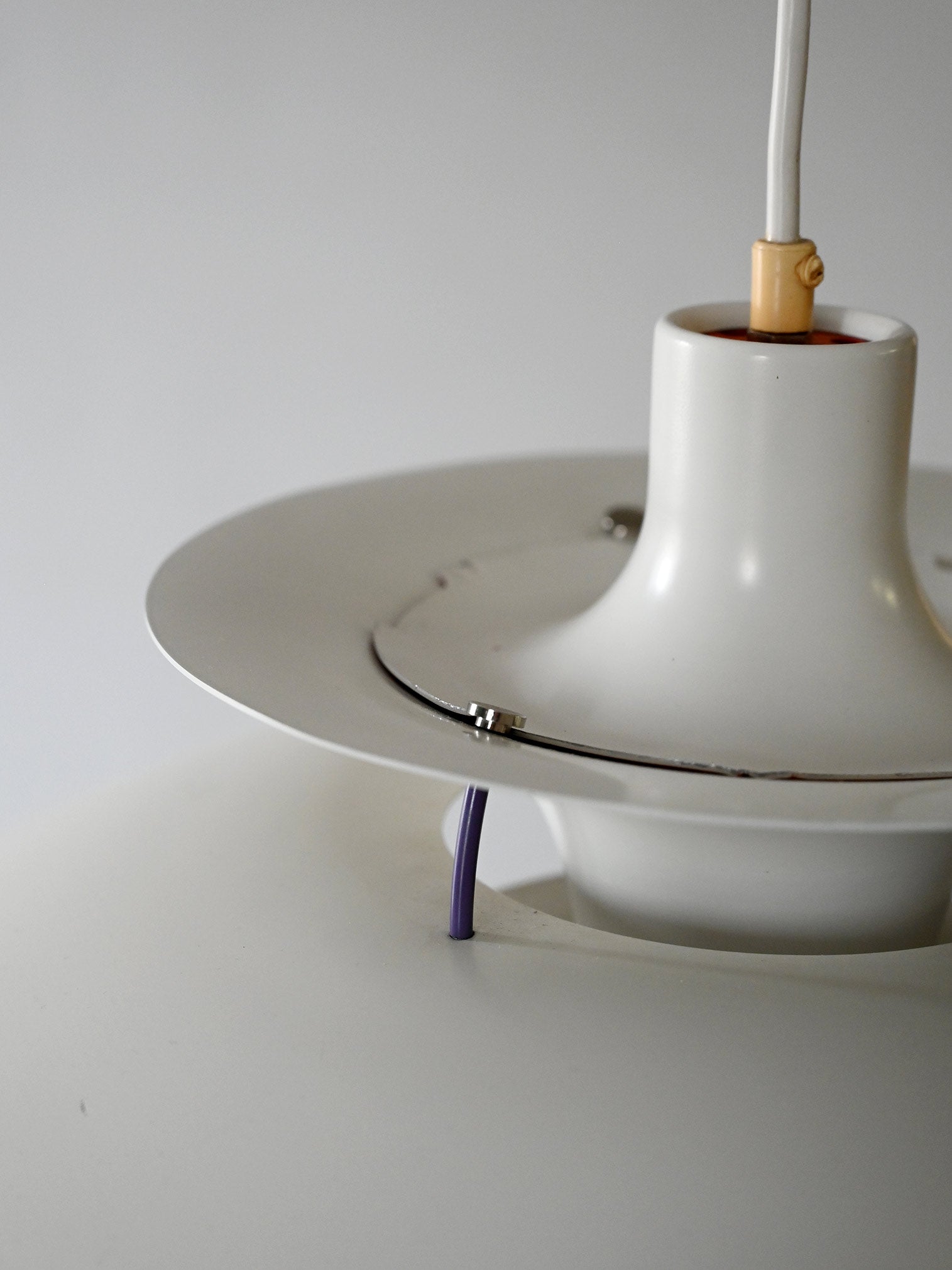 Lampada a sospensione “PH5” di Poul Henningsen per Louis Poulsen 3