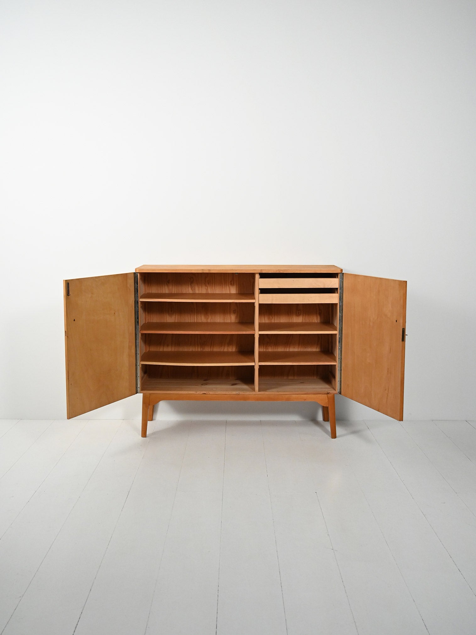 Highboard in betulla “Swedish Grace”, anni ’40 2