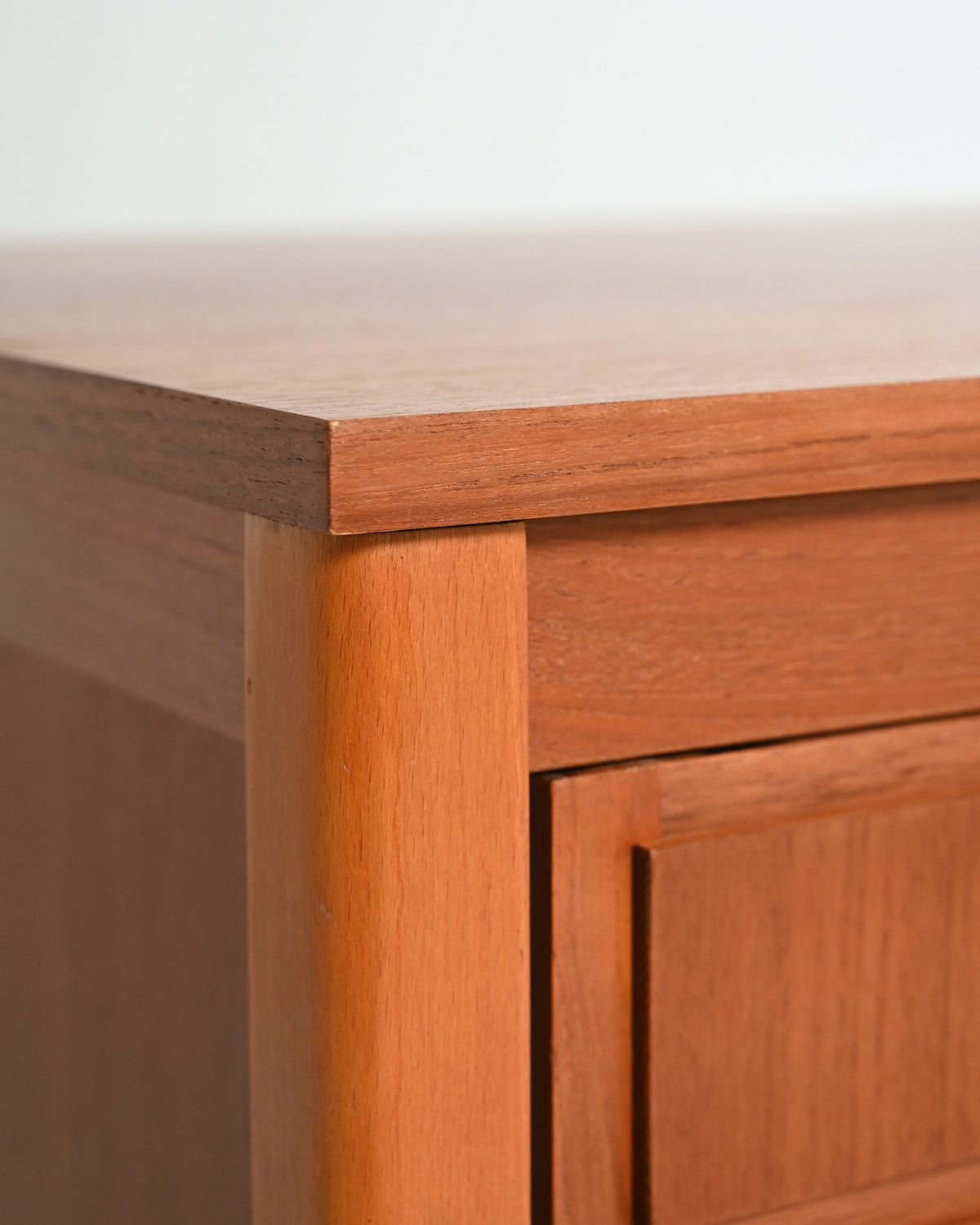 Scrivania scandinava in teak con cassetti mobili, anni '60