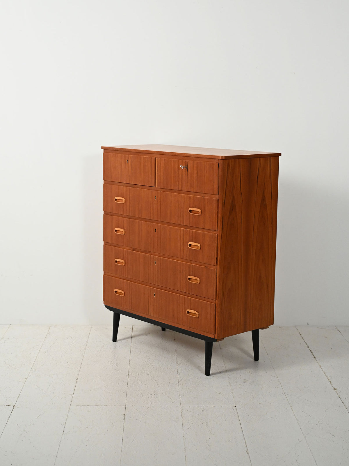 Cassettiera scandinava vintage con doppio cassetto superiore 3