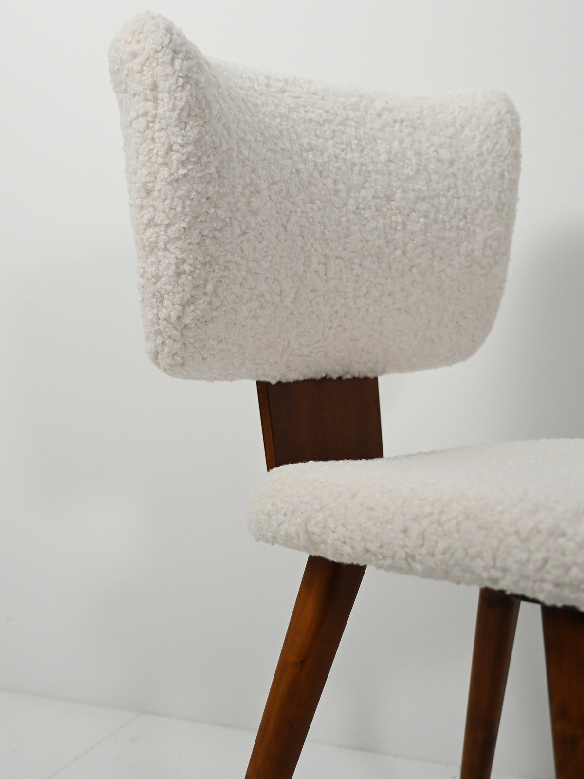 Set di quattro sedie scandinave in lana bouclé 6