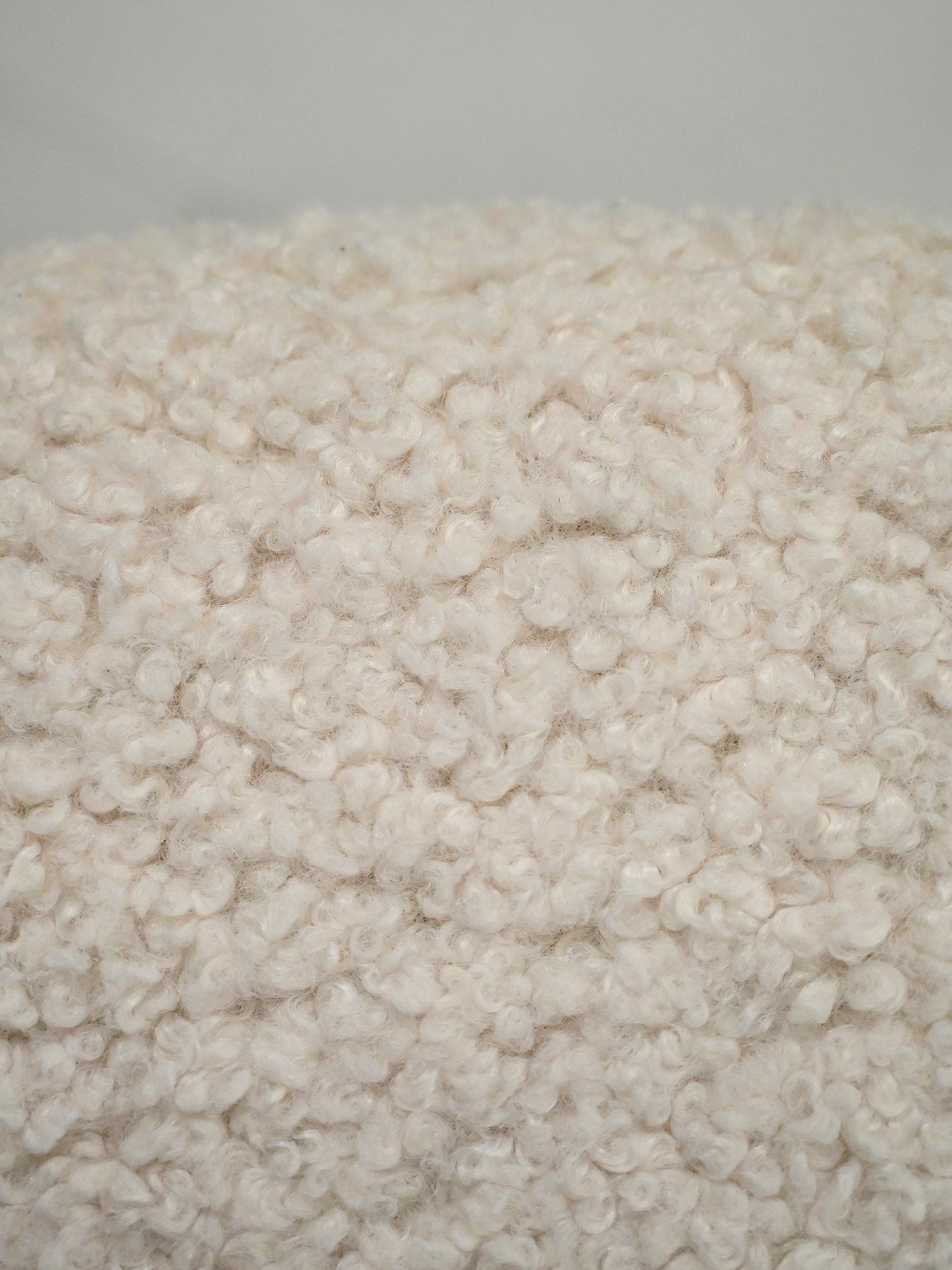 Set di quattro sedie scandinave in lana bouclé 8