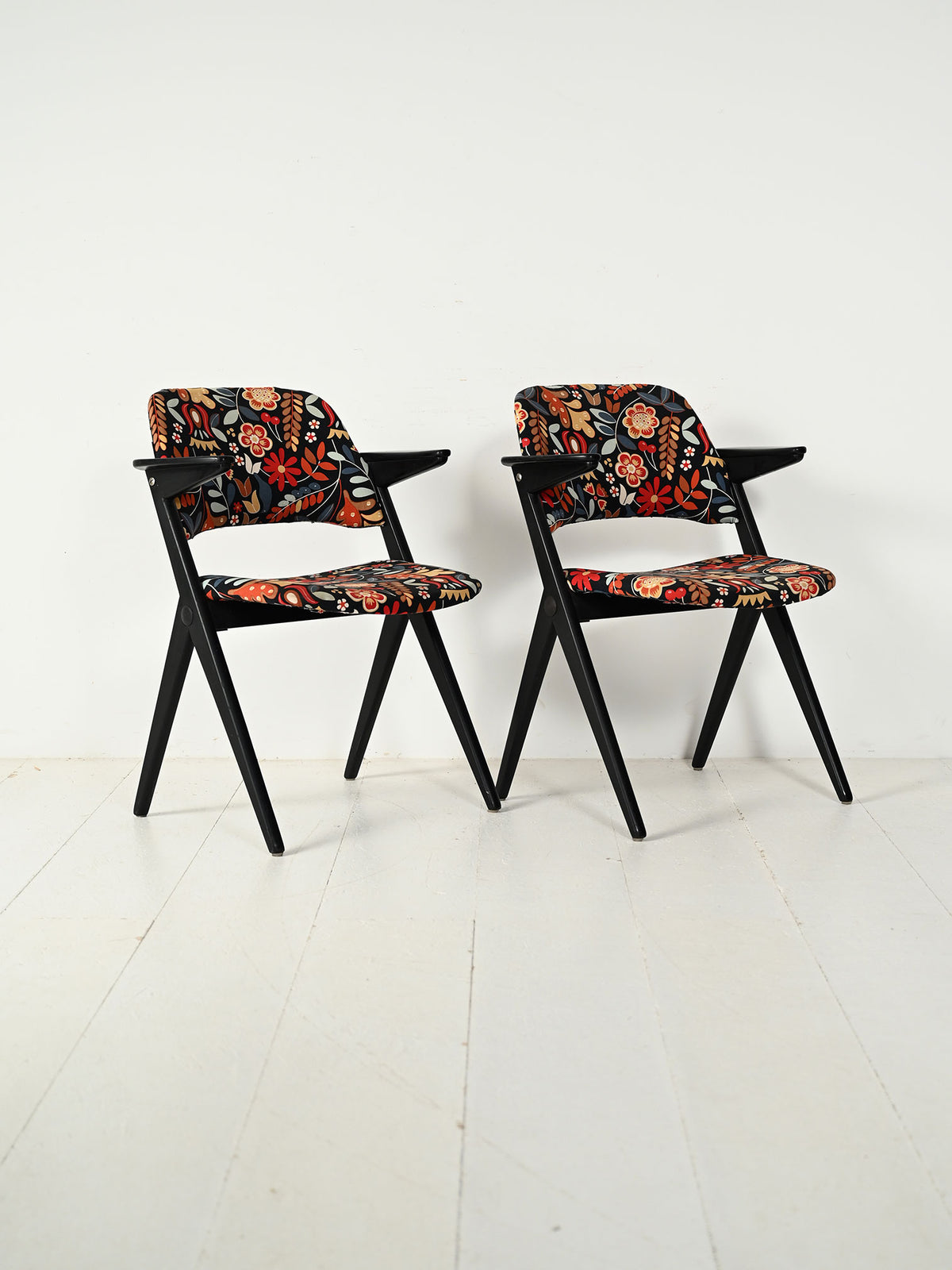Coppia poltroncine “Triva” di Bengt Ruda con tappezzeria floreale 2
