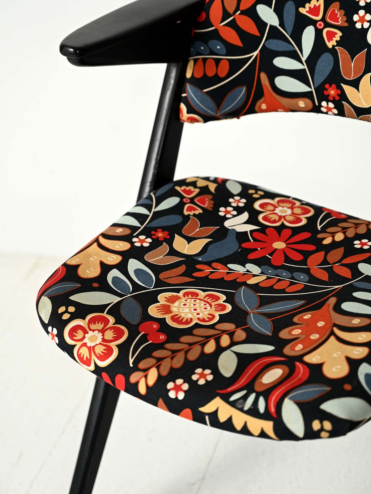 Coppia poltroncine “Triva” di Bengt Ruda con tappezzeria floreale 4