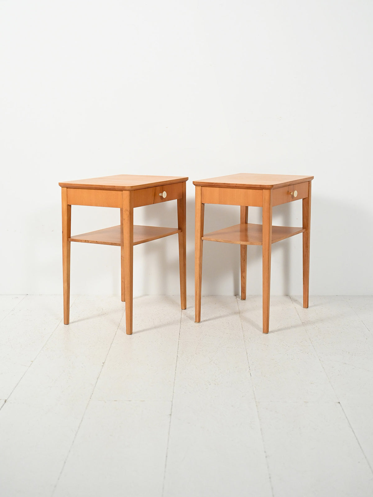 Coppia di comodini scandinavi in faggio 3