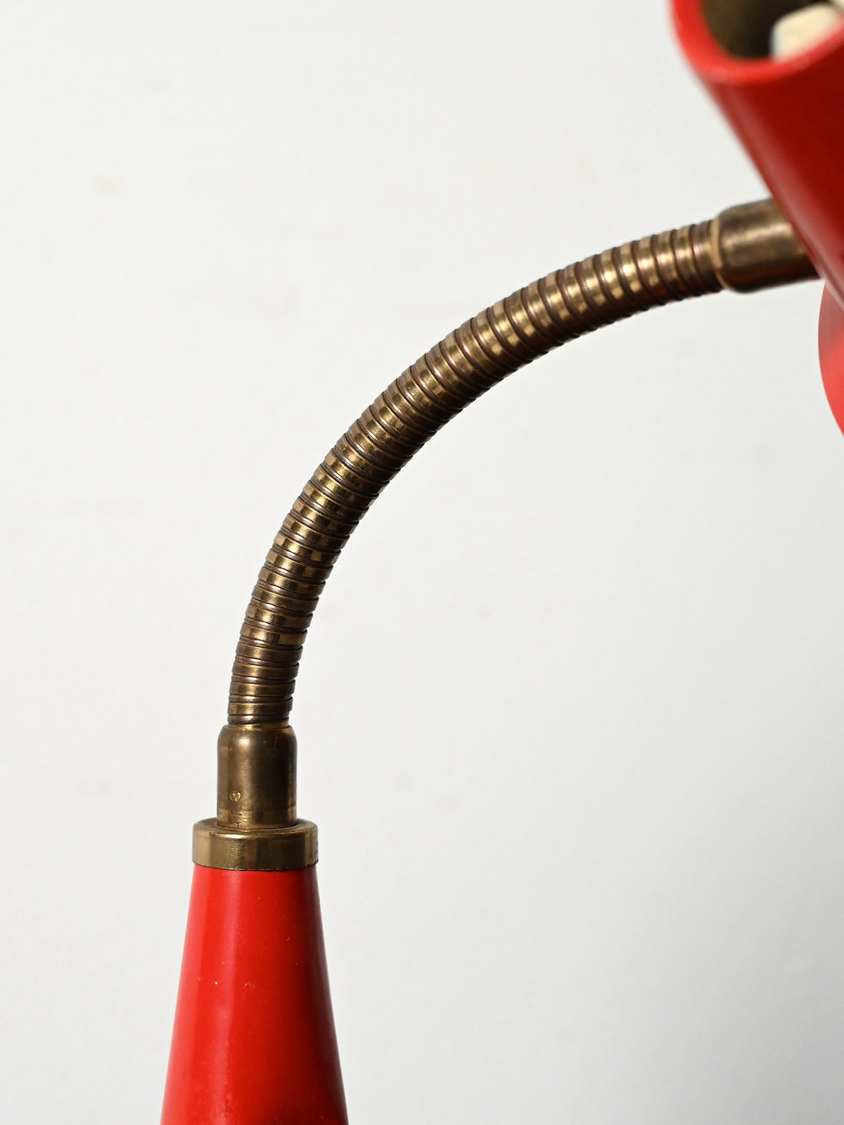 Lampada da tavolo rossa prodotta da Gemi rossa anni ’60 5