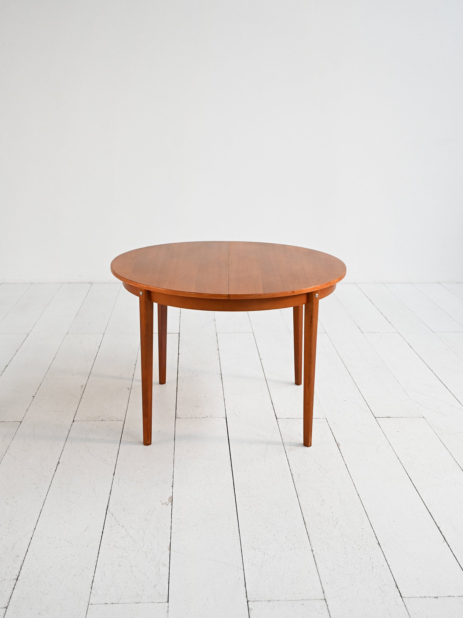 Tavolo rotondo allungabile scandinavo teak anni ’60 1