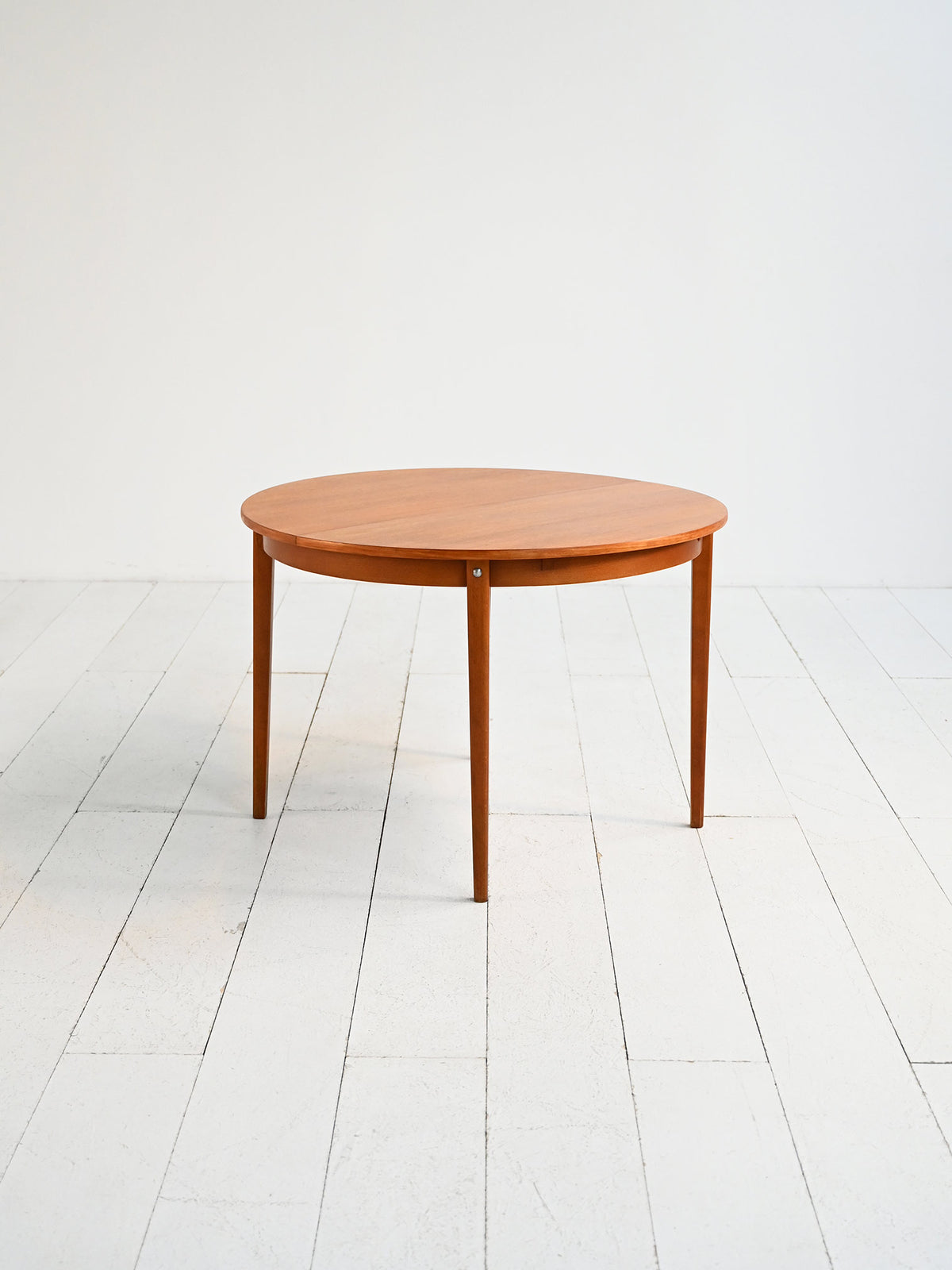 Tavolo rotondo allungabile scandinavo teak anni ’60 2