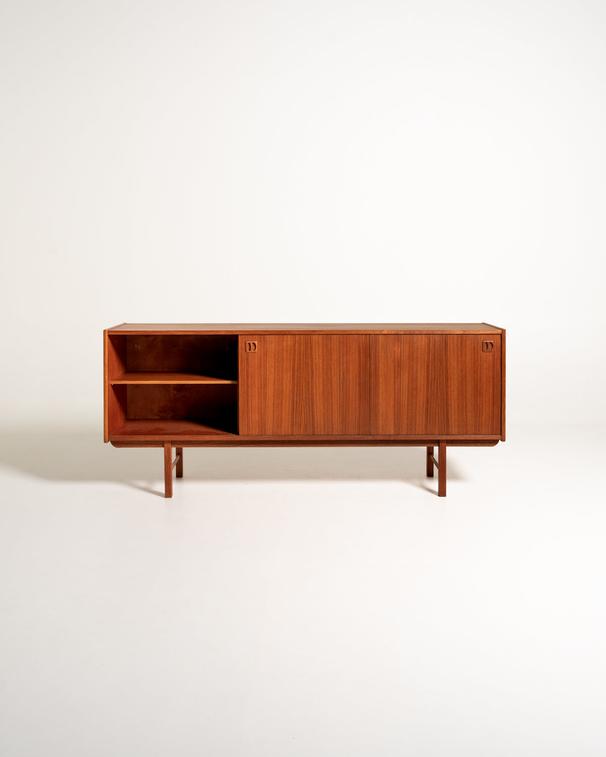 Sideboard modello “Korsör” scandinavo in teak anni ’60