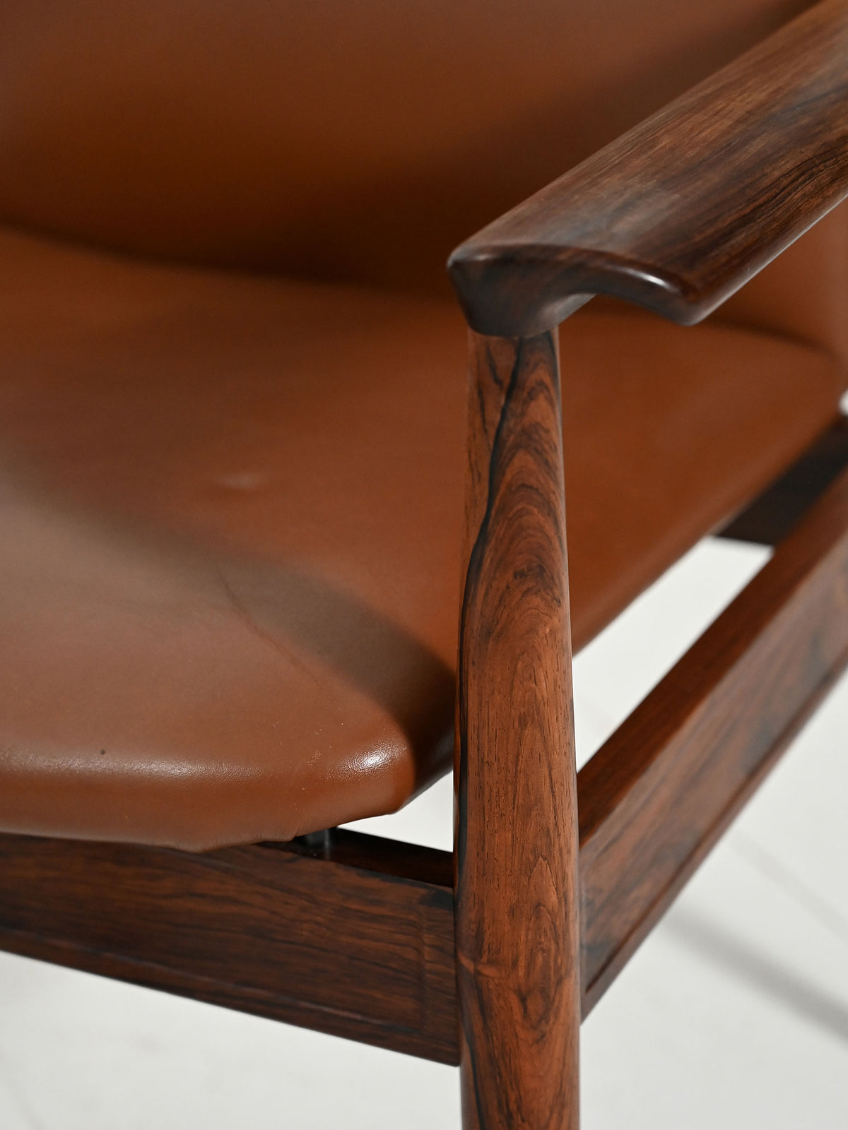 Coppia di poltrone “Diplomat” di Finn Juhl 11