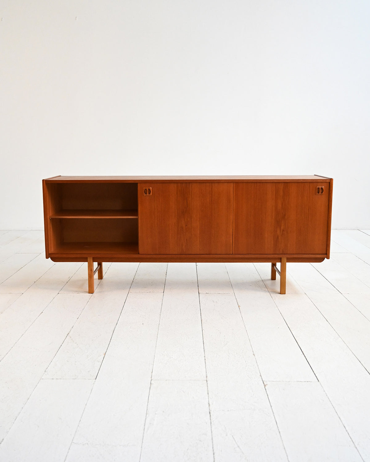 Sideboard modello “Korsör” scandinavo in teak anni ’60 1