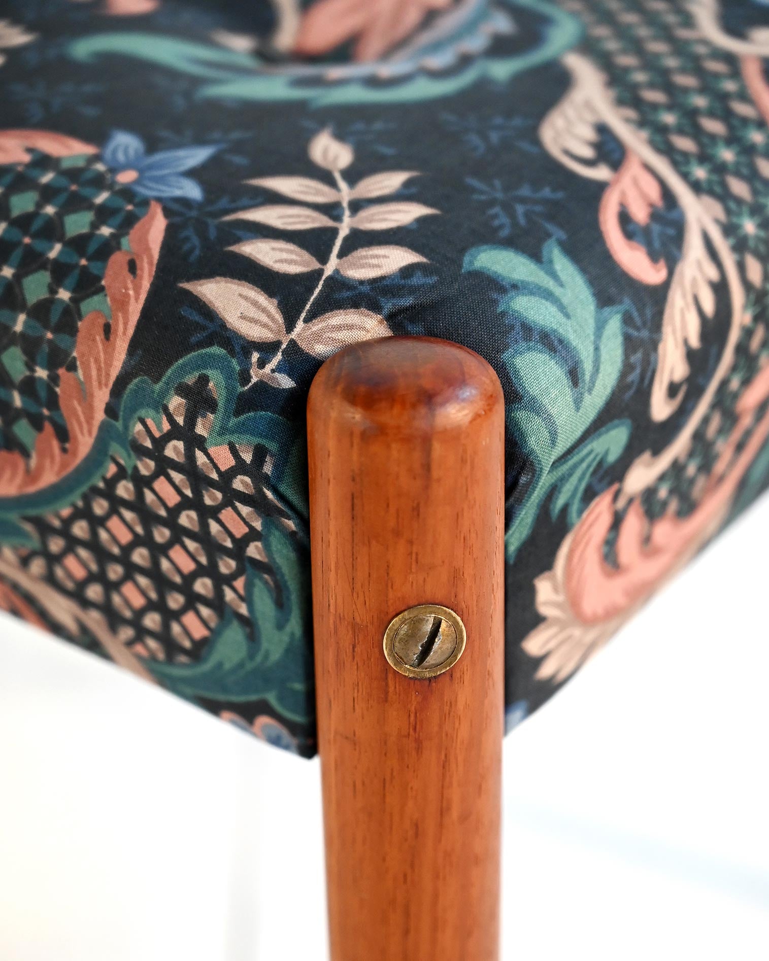 Sgabello scandinavo in teak con seduta imbottita, anni ’60/’70 2