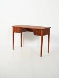 Scrivania scandinava in mogano con maniglie in ottone 3