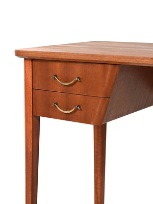 Scrivania scandinava in mogano con maniglie in ottone 4
