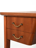Scrivania scandinava in mogano con maniglie in ottone 6