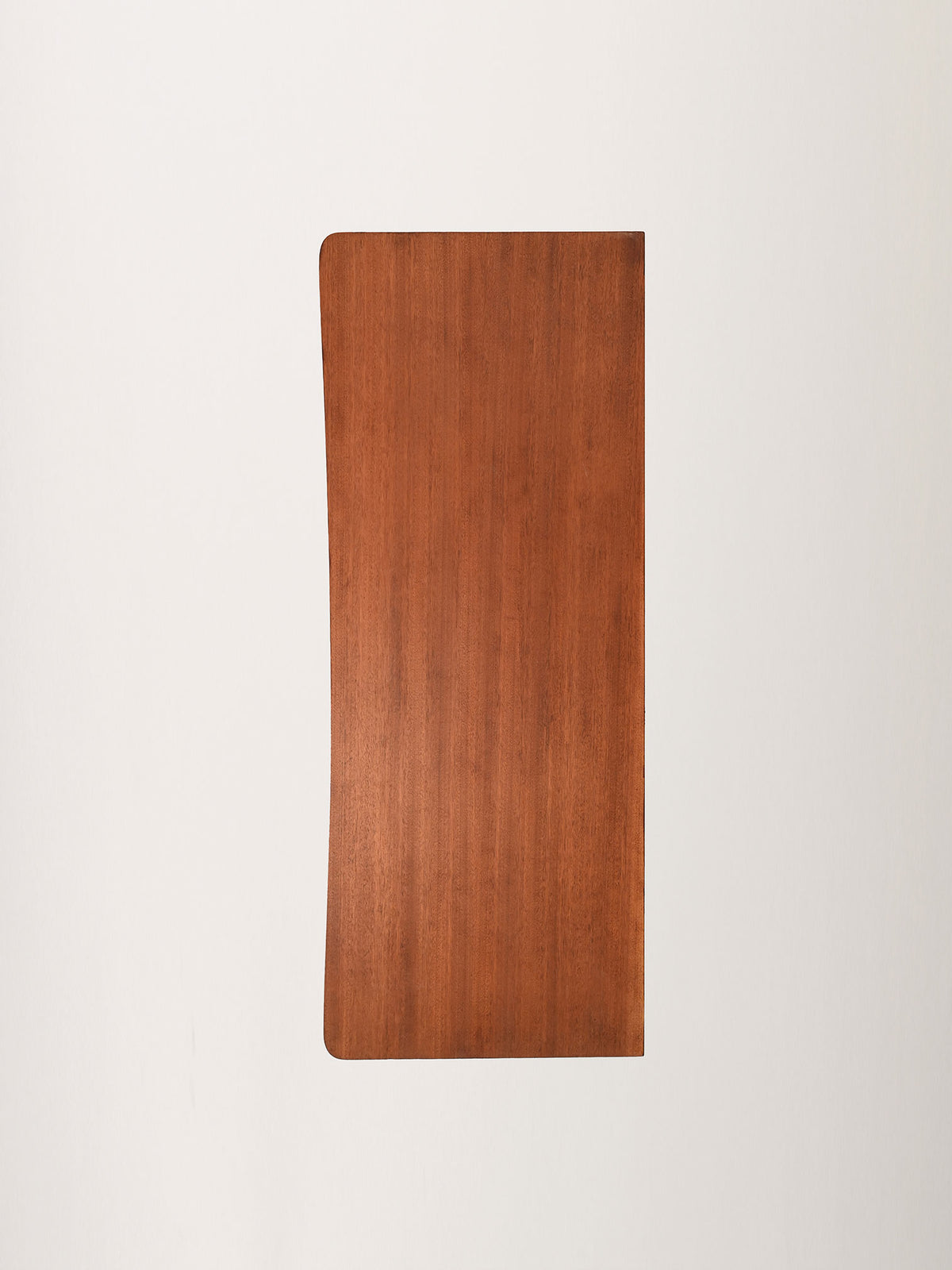 Scrivania scandinava in mogano con maniglie in ottone 8