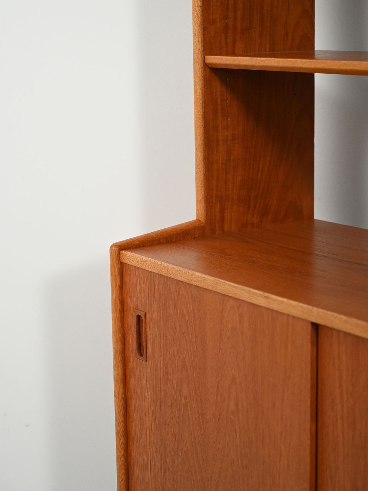 Libreria scandinava anni 60 in teak con vano contenitore 6